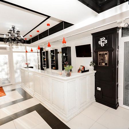 Hotel Andre'S Крайова Экстерьер фото