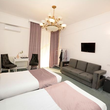 Hotel Andre'S Крайова Экстерьер фото