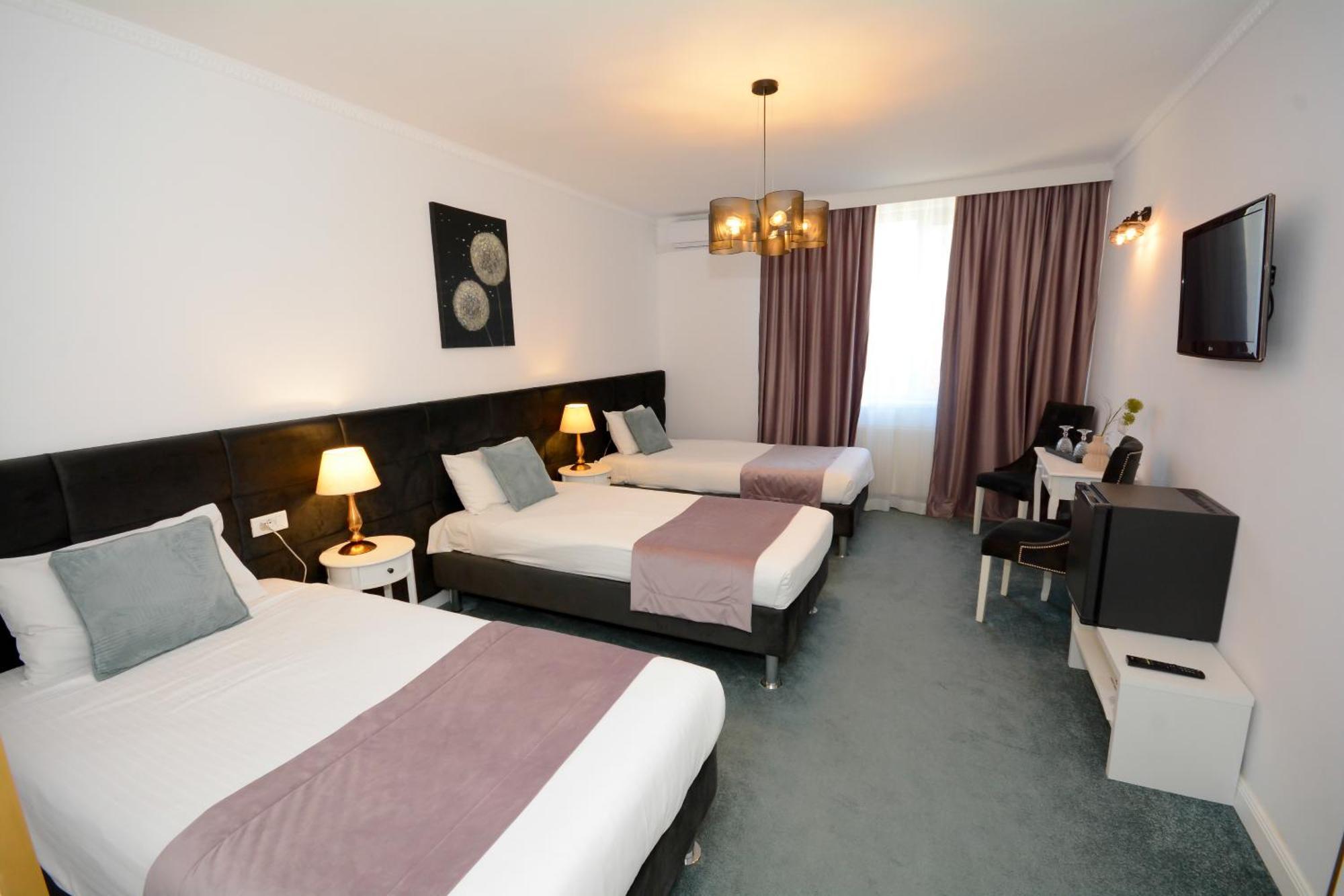 Hotel Andre'S Крайова Экстерьер фото