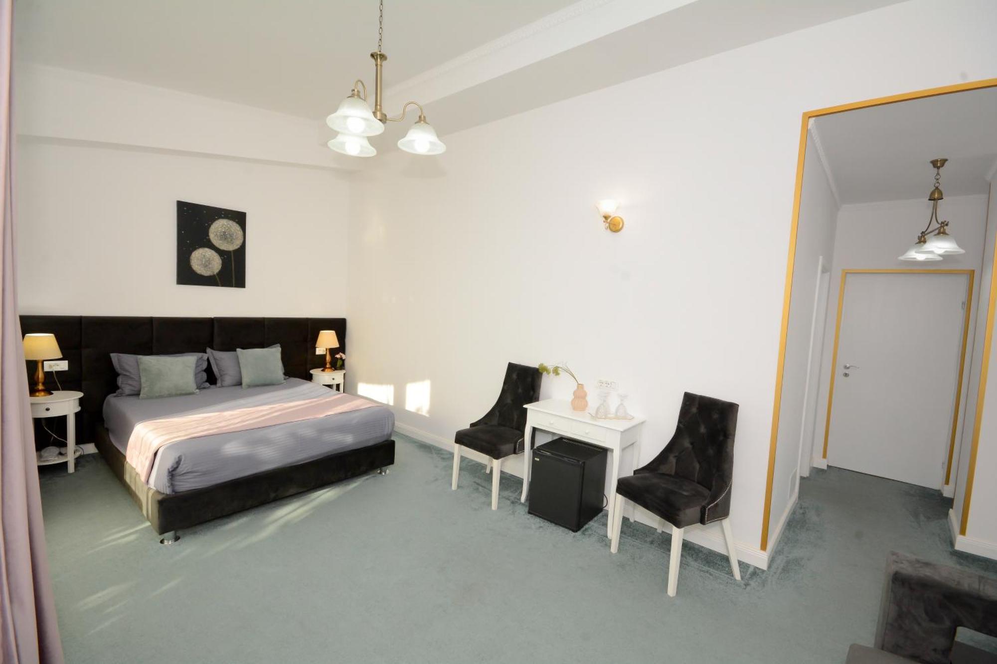 Hotel Andre'S Крайова Экстерьер фото
