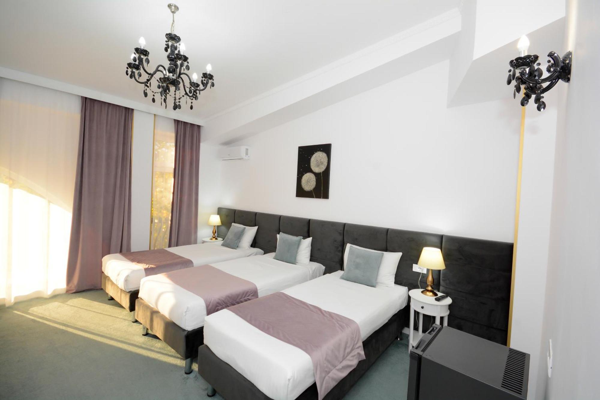 Hotel Andre'S Крайова Экстерьер фото