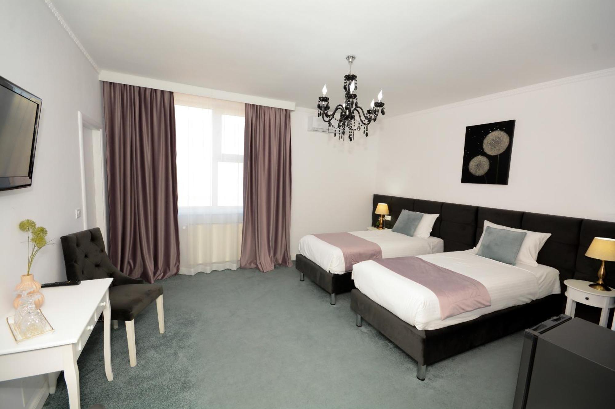 Hotel Andre'S Крайова Экстерьер фото