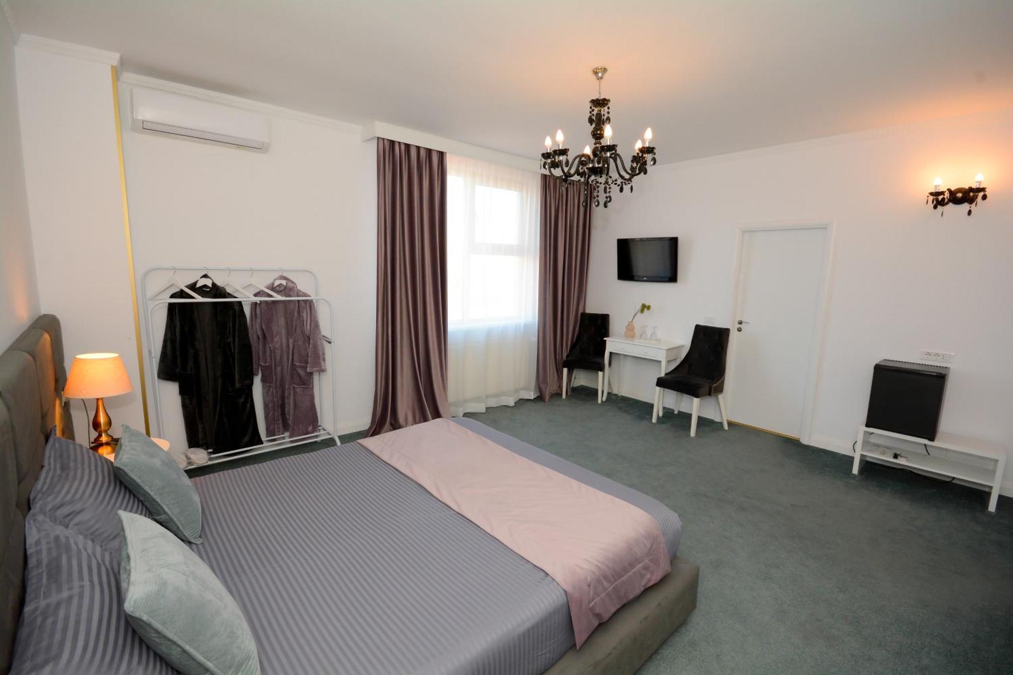 Hotel Andre'S Крайова Экстерьер фото