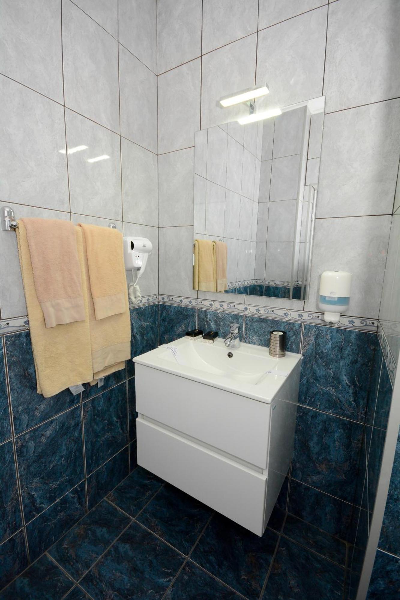 Hotel Andre'S Крайова Экстерьер фото