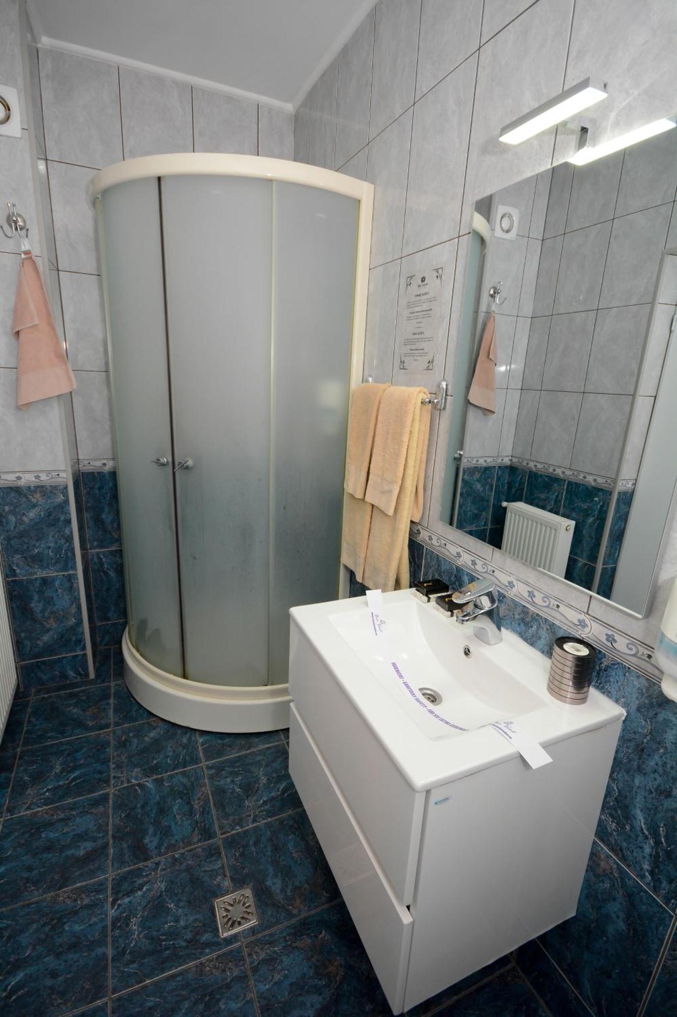 Hotel Andre'S Крайова Экстерьер фото