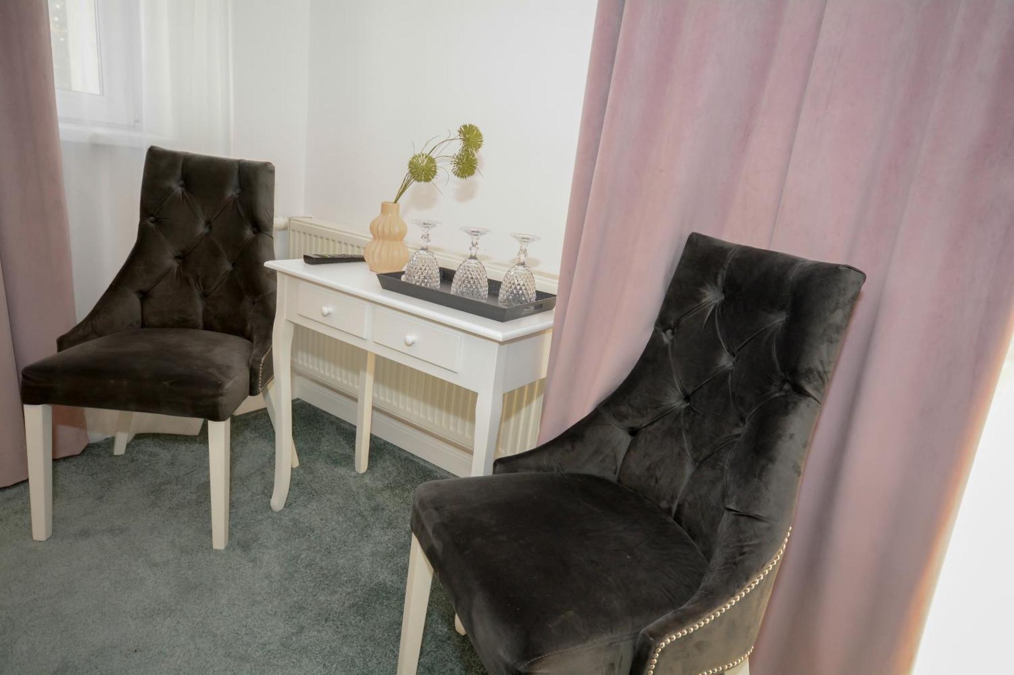 Hotel Andre'S Крайова Экстерьер фото