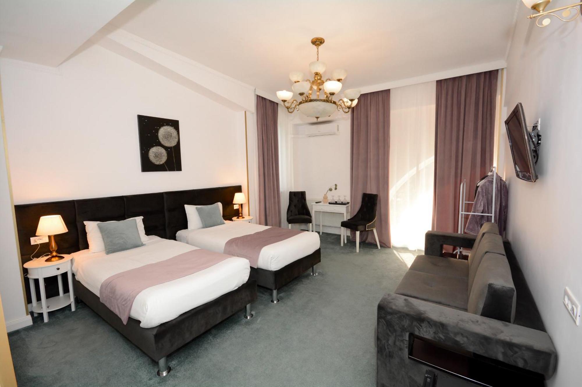 Hotel Andre'S Крайова Экстерьер фото