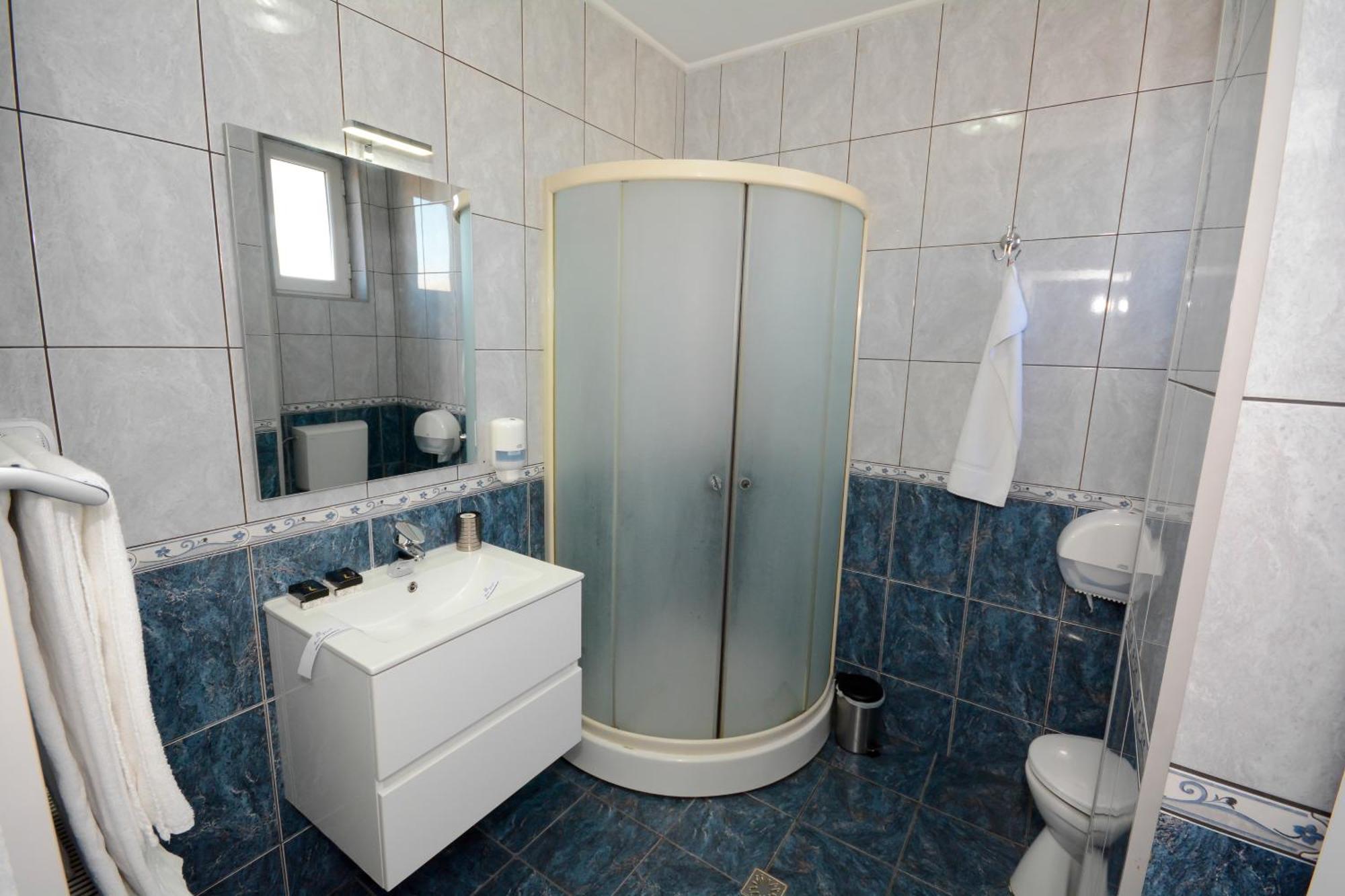 Hotel Andre'S Крайова Экстерьер фото