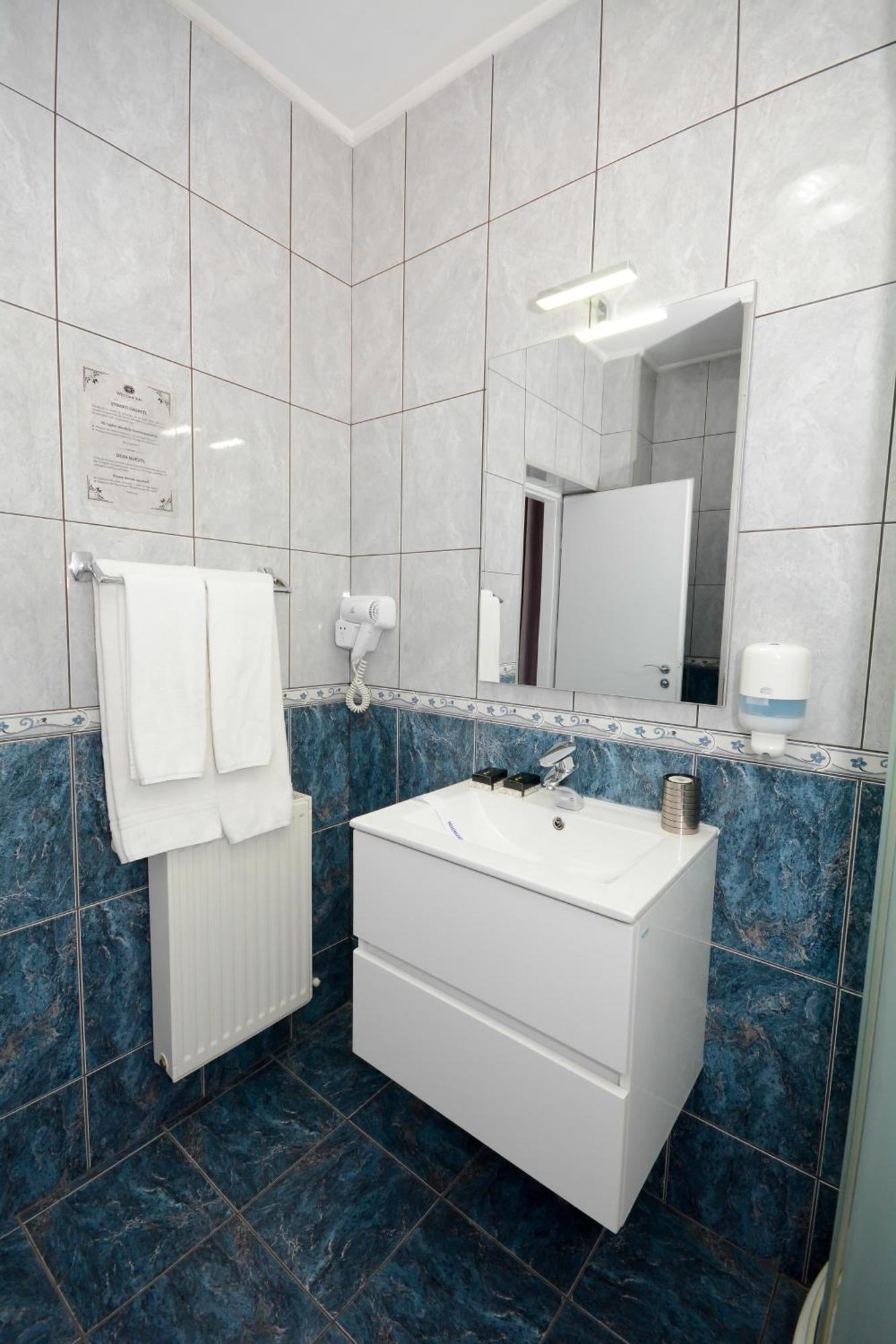 Hotel Andre'S Крайова Экстерьер фото