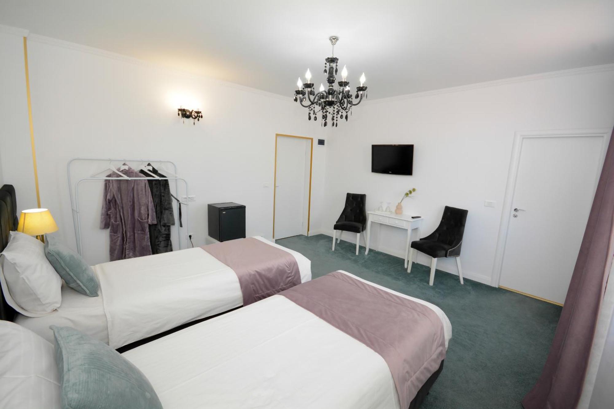 Hotel Andre'S Крайова Экстерьер фото