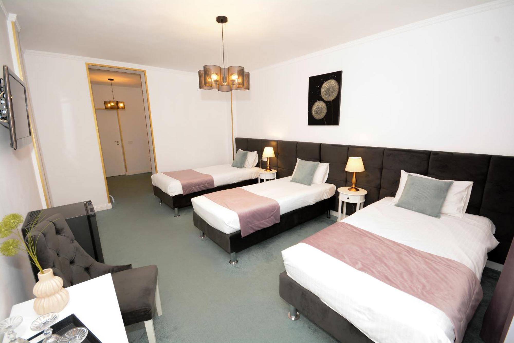 Hotel Andre'S Крайова Экстерьер фото