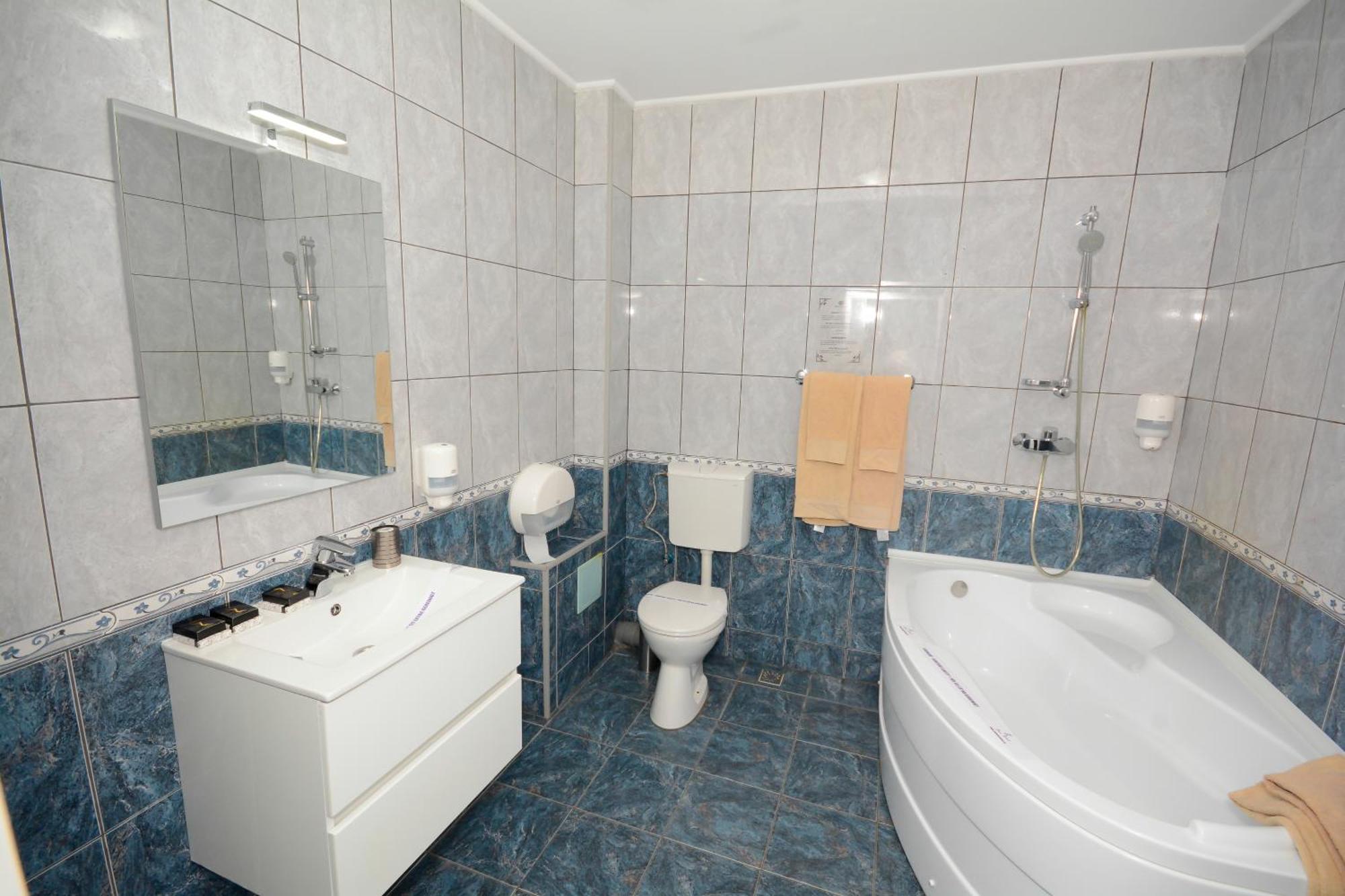 Hotel Andre'S Крайова Экстерьер фото