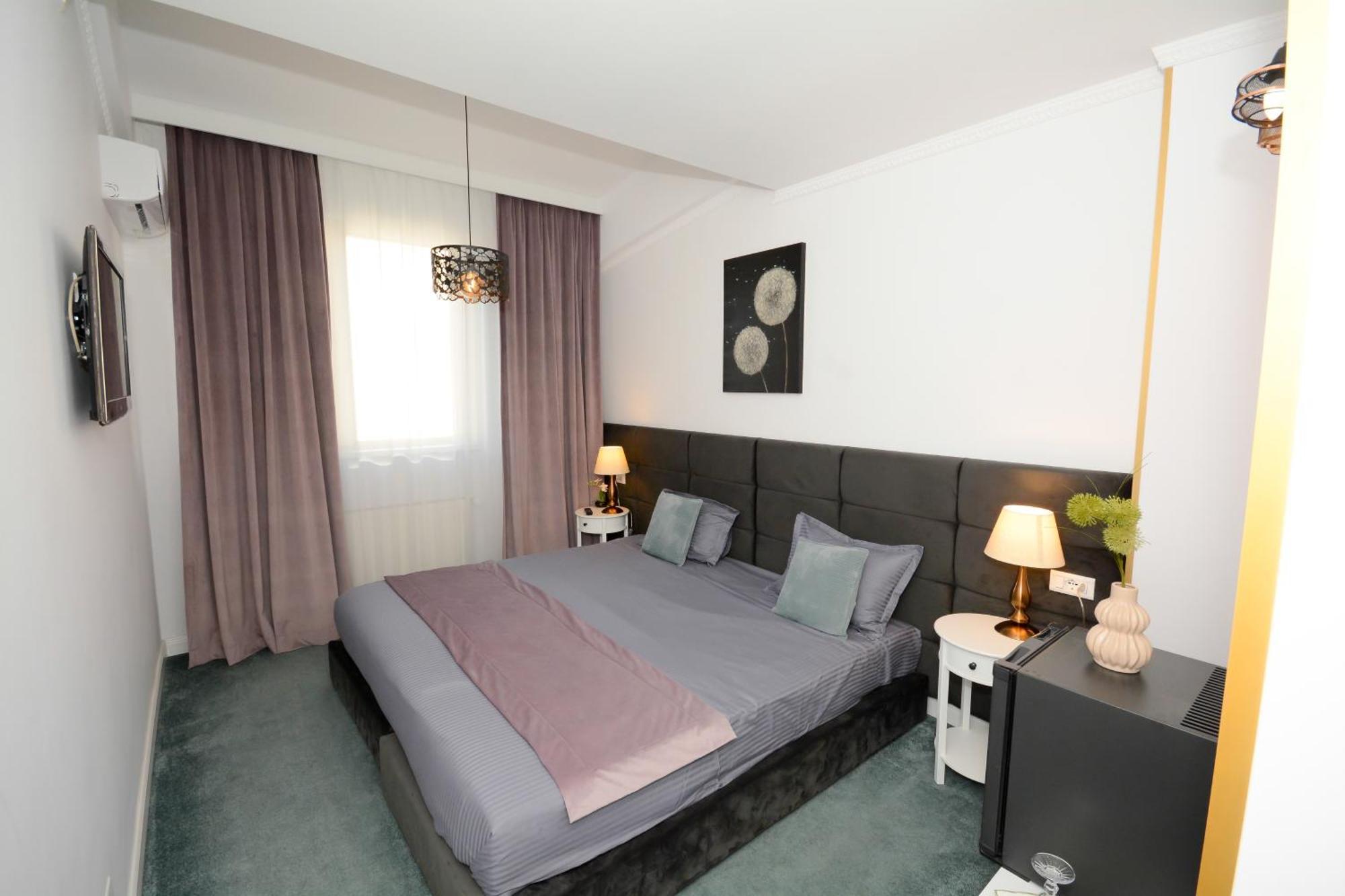 Hotel Andre'S Крайова Экстерьер фото
