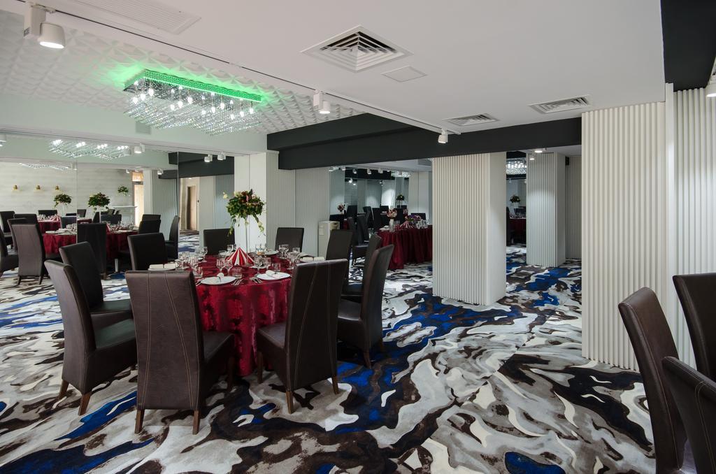 Hotel Andre'S Крайова Экстерьер фото